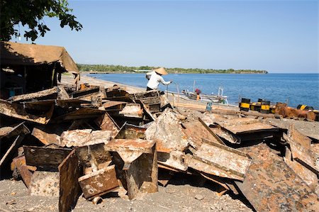 simsearch:400-06176986,k - Traditional scrap yard for a wrecked ship in Lombok, Indonesia Fotografie stock - Microstock e Abbonamento, Codice: 400-04736969