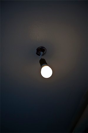 simsearch:400-04349341,k - Lonley light bulb in the roof Photographie de stock - Aubaine LD & Abonnement, Code: 400-04737372