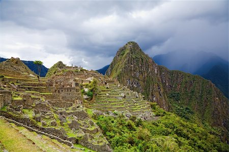 simsearch:400-07952581,k - Clouds gathering over Machu Picchu in the Andean Mountains, Peru Foto de stock - Super Valor sin royalties y Suscripción, Código: 400-04737960