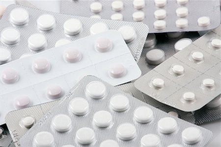 simsearch:400-04048509,k - Pills of many shapes and colors grouped together Stockbilder - Microstock & Abonnement, Bildnummer: 400-04738200