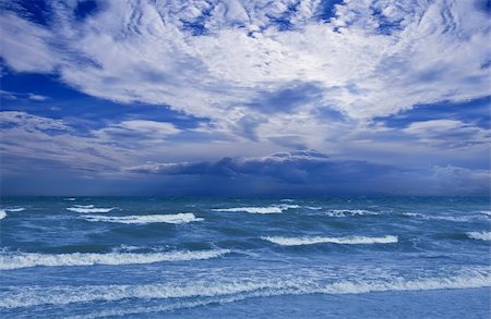 simsearch:400-08506969,k - Dark stormy sky over the wave ocean Photographie de stock - Aubaine LD & Abonnement, Code: 400-04738394