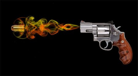 simsearch:400-05686969,k - revolver with bullet on black background Foto de stock - Super Valor sin royalties y Suscripción, Código: 400-04738655