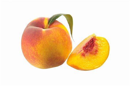 simsearch:400-04901021,k - ripe peach fruit with green leaf isolated on white background Foto de stock - Super Valor sin royalties y Suscripción, Código: 400-04738878