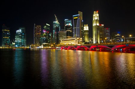 esplanade marina bay - Singapore City Skyline by Marina Bay Esplanade at Night 2 Foto de stock - Super Valor sin royalties y Suscripción, Código: 400-04739904