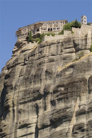 simsearch:400-06696238,k - The Metéora ("suspended rocks", "suspended in the air" or "in the heavens above") is one of the largest and most important complexes of Eastern Orthodox monasteries in Greece. Fotografie stock - Microstock e Abbonamento, Codice: 400-04730332