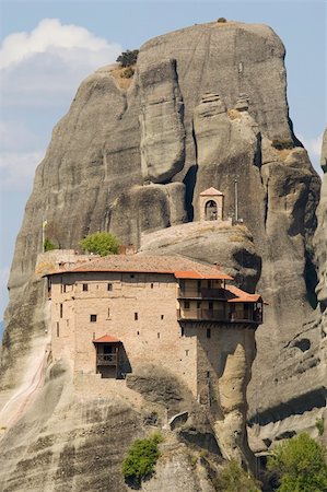 simsearch:400-06696238,k - The Metéora ("suspended rocks", "suspended in the air" or "in the heavens above") is one of the largest and most important complexes of Eastern Orthodox monasteries in Greece. Fotografie stock - Microstock e Abbonamento, Codice: 400-04730387