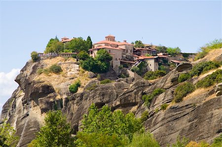 The Metéora ("suspended rocks", "suspended in the air" or "in the heavens above") is one of the largest and most important complexes of Eastern Orthodox monasteries in Greece. Foto de stock - Super Valor sin royalties y Suscripción, Código: 400-04730406