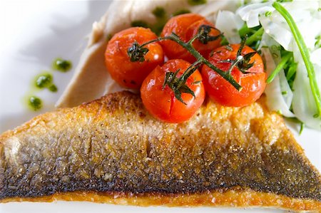 Filet of bream or bass with crispy skin, well presented Stockbilder - Microstock & Abonnement, Bildnummer: 400-04730855