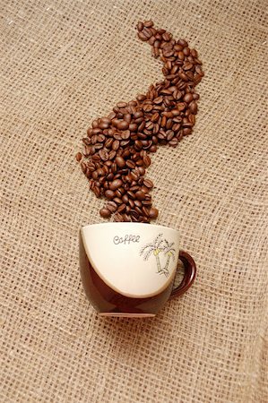 simsearch:400-04094520,k - Coffee cup and beans in shape of steam on hessian canvas Fotografie stock - Microstock e Abbonamento, Codice: 400-04731530