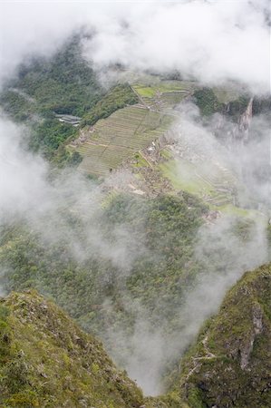 simsearch:400-06428074,k - Machu Picchu is a pre-Columbian Inca site located 2,430 metres (8,000 ft) above sea level. It is situated on a mountain ridge above the Urubamba Valley in Peru, which is 80 kilometres (50 mi) northwest of Cusco and through which the Urubamba River flows. The river is a partially navigable headwater of the Amazon River. Often referred to as "The Lost City of the Incas", Machu Picchu is one of the m Photographie de stock - Aubaine LD & Abonnement, Code: 400-04731912