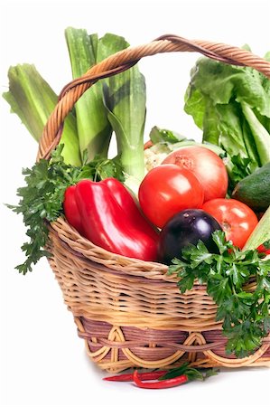 basket with vegetables isolated on white Photographie de stock - Aubaine LD & Abonnement, Code: 400-04732717
