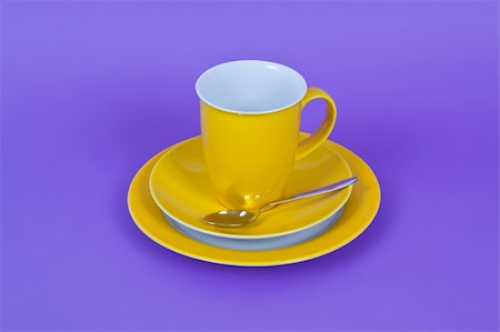 simsearch:400-05324677,k - An image of a yellow coffee cup on purple background Stockbilder - Microstock & Abonnement, Bildnummer: 400-04733137