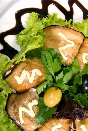 simsearch:400-05266390,k - Appetizer made of rolled egg-plants served with salad Foto de stock - Royalty-Free Super Valor e Assinatura, Número: 400-04733998
