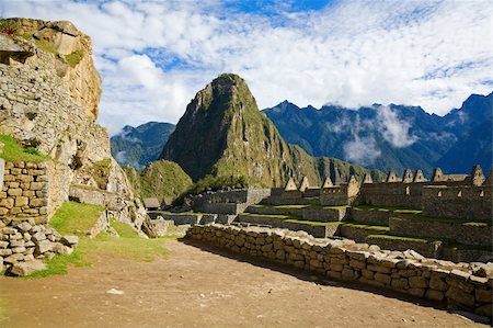 simsearch:400-05080835,k - Ruins of stone houses at Machu Picchu, Peru Foto de stock - Super Valor sin royalties y Suscripción, Código: 400-04744256