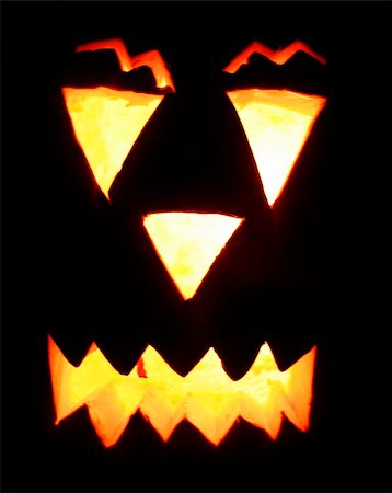 simsearch:400-08319221,k - Halloween jack o lantern grinning illuminated from interior Photographie de stock - Aubaine LD & Abonnement, Code: 400-04744614