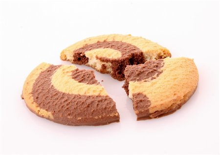 simsearch:400-04745852,k - broken Chocolate cookie closeup Foto de stock - Royalty-Free Super Valor e Assinatura, Número: 400-04745883