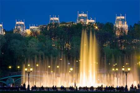 Night view of the historic mansions and fountains Photographie de stock - Aubaine LD & Abonnement, Code: 400-04746261