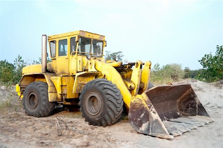 Old wheel loader bulldozer with bucket standing in sandpit outdoors Stock Photo - Budget Royalty-Free & Subscription, Code: 400-04746609