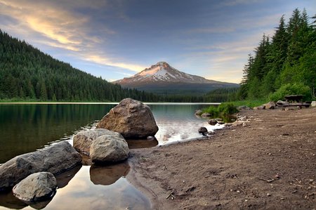 Mount Hood by Trillium Lake at Sunset in Oregon 3 Fotografie stock - Microstock e Abbonamento, Codice: 400-04746969