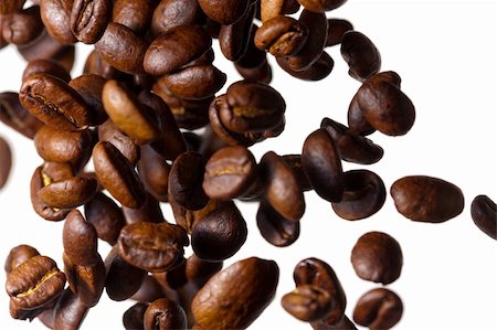 simsearch:400-04016025,k - Falling grain roasted coffee on the side of a white background, photographed with a shallow depth of field Stockbilder - Microstock & Abonnement, Bildnummer: 400-04746996