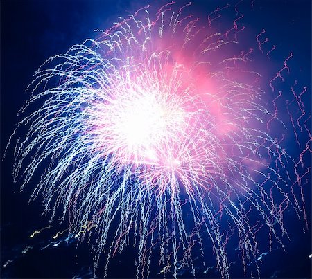 Colorful Fourth of July fireworks Foto de stock - Royalty-Free Super Valor e Assinatura, Número: 400-04747506