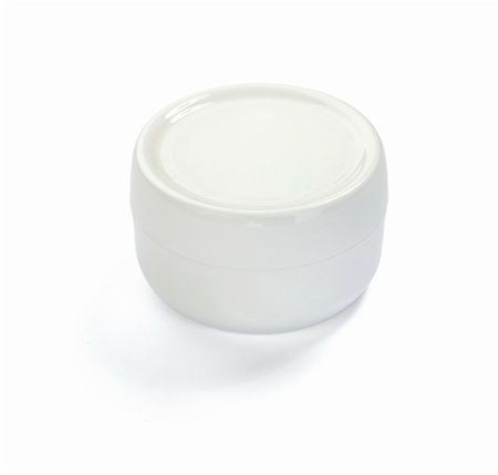 simsearch:400-04377849,k - close up of white beauty cream on white background with clipping path Foto de stock - Super Valor sin royalties y Suscripción, Código: 400-04747541