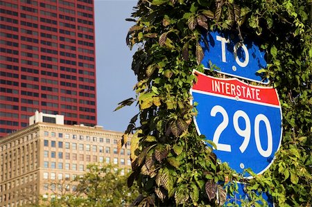 street sign and chicago - To Interstate 290 - seen in Chicago, Illinois. Foto de stock - Super Valor sin royalties y Suscripción, Código: 400-04747635