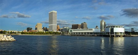 simsearch:400-04277418,k - Panoramic downtown of Milwaukee, Wisconsin. Stock Photo - Budget Royalty-Free & Subscription, Code: 400-04747632