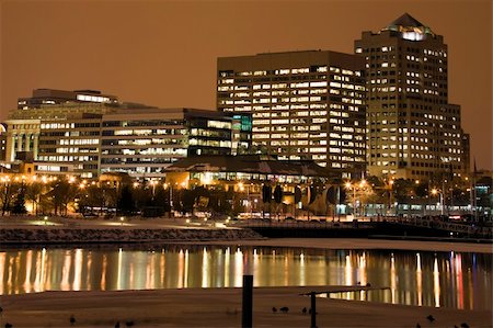 simsearch:400-04277418,k - Night in downtown Milwaukee, Wisconsin. Stock Photo - Budget Royalty-Free & Subscription, Code: 400-04747750