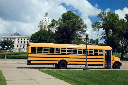 simsearch:400-05292353,k - School Bus in front of State Capitol in St. Paul. Photographie de stock - Aubaine LD & Abonnement, Code: 400-04747888