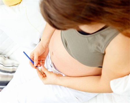 simsearch:400-04859723,k - Pregnant woman sitting on sofa at home and knitting for her baby. Close-up. Fotografie stock - Microstock e Abbonamento, Codice: 400-04747900