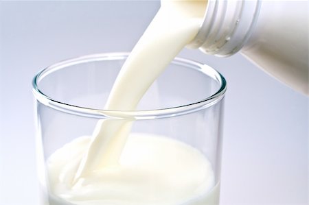 simsearch:400-09082204,k - glass of milk with a bottle Foto de stock - Royalty-Free Super Valor e Assinatura, Número: 400-04748043