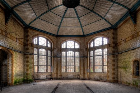 simsearch:400-04751745,k - The old hospital complex in Beelitz near Berlin which is abandoned since 1994 Photographie de stock - Aubaine LD & Abonnement, Code: 400-04749409