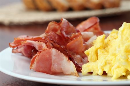 Close-up of scrambled eggs and slices of bacon on a plate Stock Photo - Budget Royalty-Free & Subscription, Code: 400-04749464