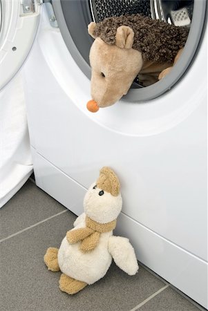 romeo und julia - A toy hedgehog sitting in the washing machine like a sailor on a ship, is watching his duck friend, down below. Stockbilder - Microstock & Abonnement, Bildnummer: 400-04749705