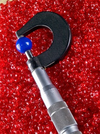 Micrometer with Beads and Balls. Plastic colorful beads and a micrometer measuring a plastic ball Stockbilder - Microstock & Abonnement, Bildnummer: 400-04740026