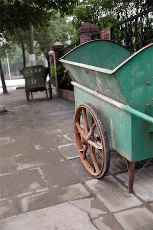 Cleaning trolley in a street in a Chinese city Foto de stock - Super Valor sin royalties y Suscripción, Código: 400-04740585