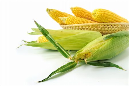 simsearch:400-04360453,k - Fresh corn cobs in a basket on white background Stock Photo - Budget Royalty-Free & Subscription, Code: 400-04740791