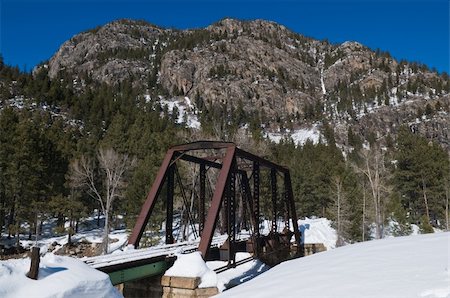 durango - Railroad trestle over the Animas River north of Durango, Colorado Photographie de stock - Aubaine LD & Abonnement, Code: 400-04741537