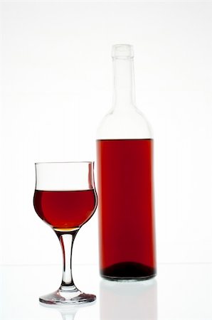 simsearch:400-08793273,k - red wine in a bottle and a glass Foto de stock - Super Valor sin royalties y Suscripción, Código: 400-04741887