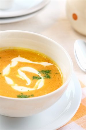 simsearch:400-04415230,k - Carrot soup with sour cream Photographie de stock - Aubaine LD & Abonnement, Code: 400-04742314