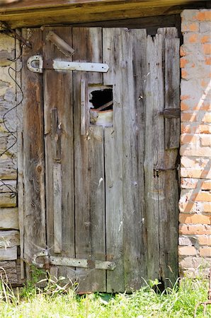 simsearch:400-07634358,k - The old closed door in a shed Foto de stock - Super Valor sin royalties y Suscripción, Código: 400-04743852