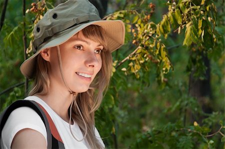 simsearch:400-07310113,k - beautiful young woman standing  in forest with backpack, smiling and looking away from camera Foto de stock - Super Valor sin royalties y Suscripción, Código: 400-04743924