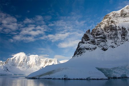 simsearch:400-04900502,k - Beautiful snow-capped mountains against the blue sky Stockbilder - Microstock & Abonnement, Bildnummer: 400-04754182