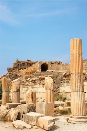 Ruins of columns in ancient city of Ephesus, Turkey Photographie de stock - Aubaine LD & Abonnement, Code: 400-04754461