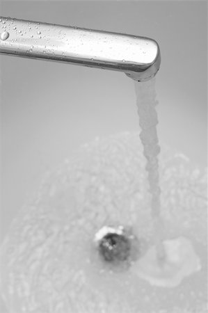 streaming water close up - tap with strong stream of water in bathtub Stock Photo - Budget Royalty-Free & Subscription, Code: 400-04754628