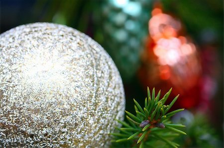 simsearch:400-06477568,k - christmas decorations on fir - close-up view Stockbilder - Microstock & Abonnement, Bildnummer: 400-04754736