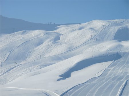 simsearch:400-04340230,k - Extensive ski piste and powder snow off piste. Skiing Les Contamines, Franch alps Photographie de stock - Aubaine LD & Abonnement, Code: 400-04754977
