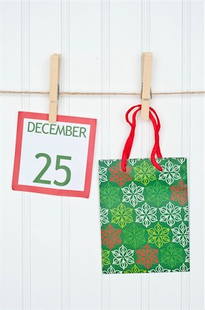 simsearch:400-04231102,k - Gift Sack and Christmas Calendar Page on a Clothesline.  Holiday Concept. Fotografie stock - Microstock e Abbonamento, Codice: 400-04755476