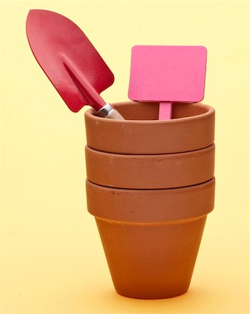 simsearch:400-05325346,k - Stack of Garden Pots with Shovel and Blank Garden Sign on a Yellow Background. Photographie de stock - Aubaine LD & Abonnement, Code: 400-04755532